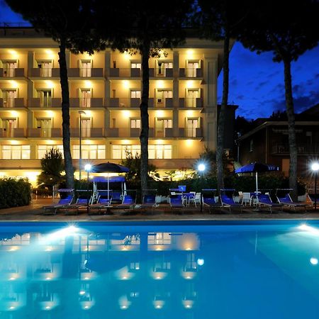 Hotel Tiffany Римини Экстерьер фото