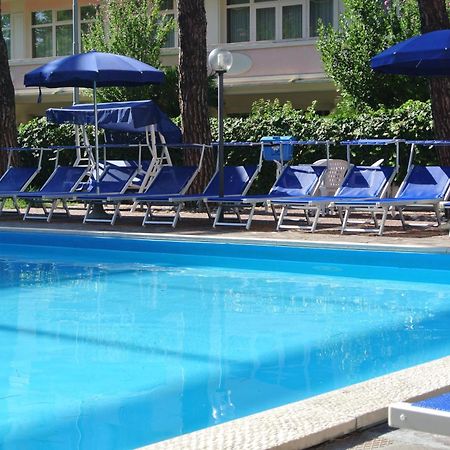 Hotel Tiffany Римини Экстерьер фото