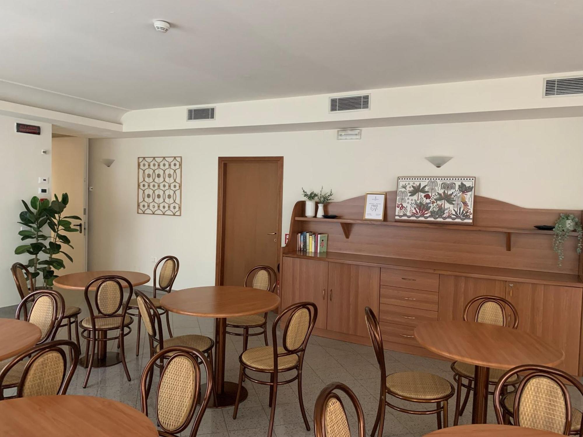 Hotel Tiffany Римини Экстерьер фото