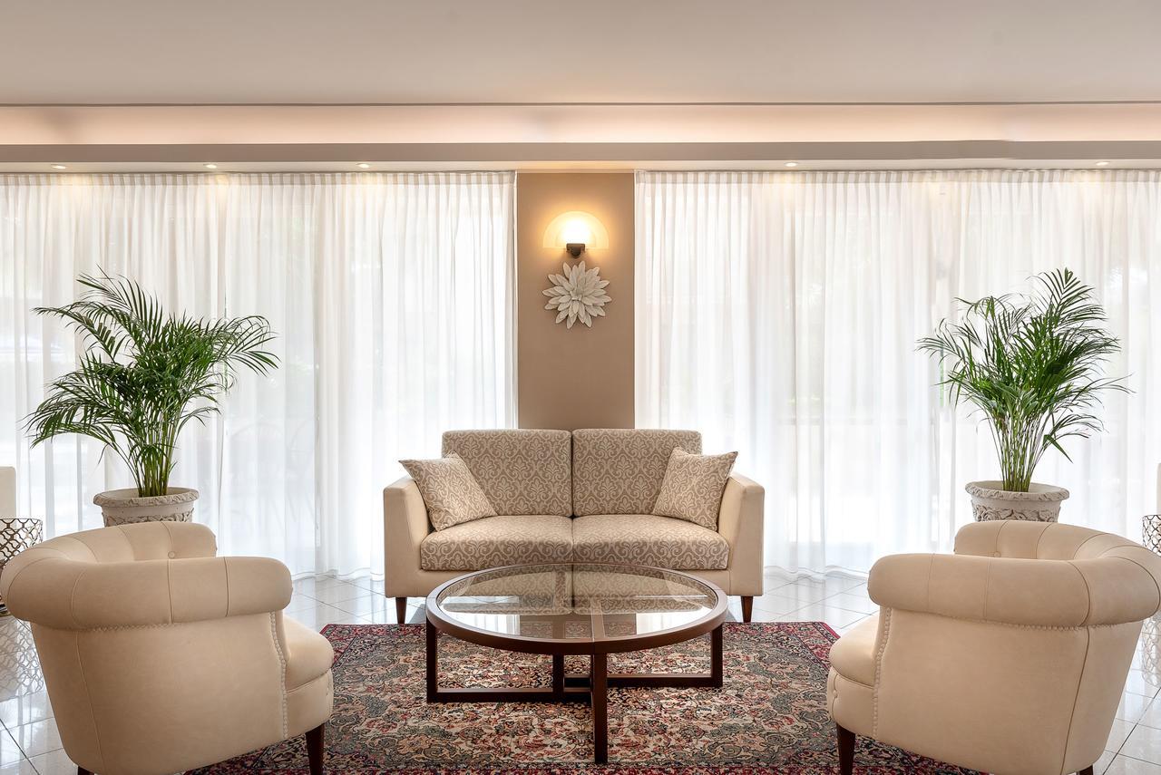Hotel Tiffany Римини Экстерьер фото