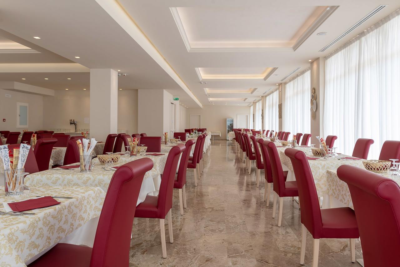 Hotel Tiffany Римини Экстерьер фото