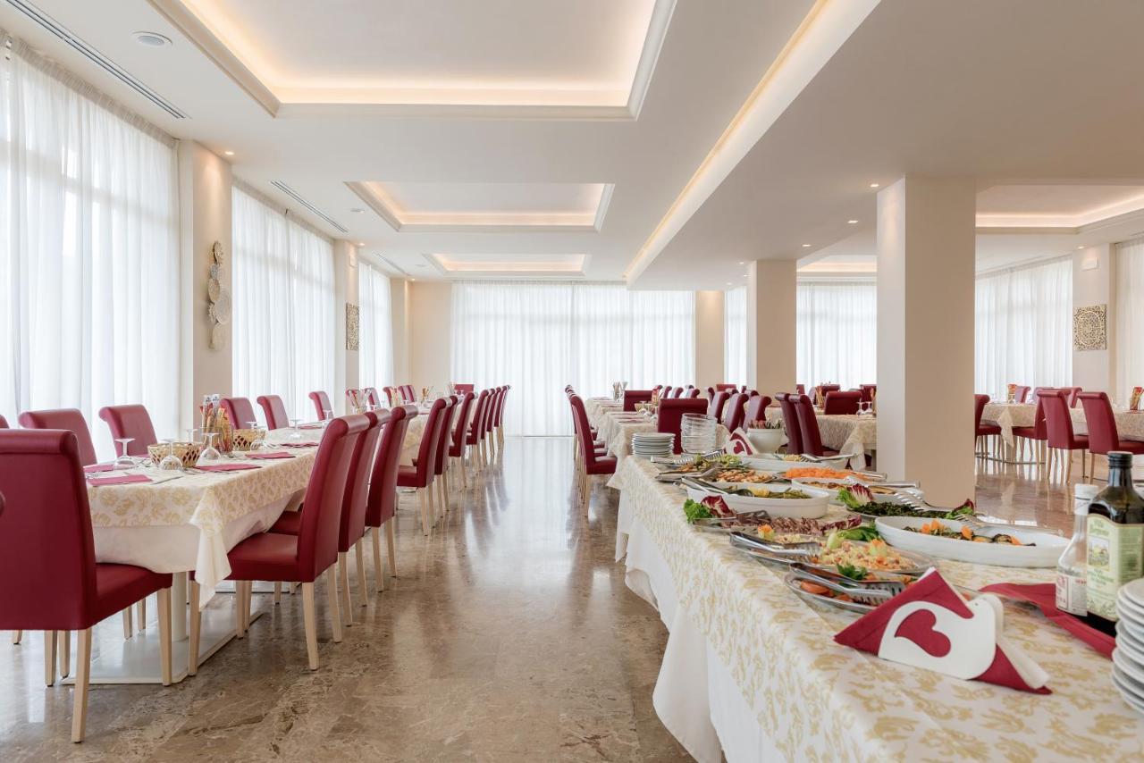 Hotel Tiffany Римини Экстерьер фото